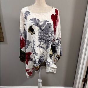 Citron Santa Monica 100% silk blouse with a butterfly and floral print. Size 1X